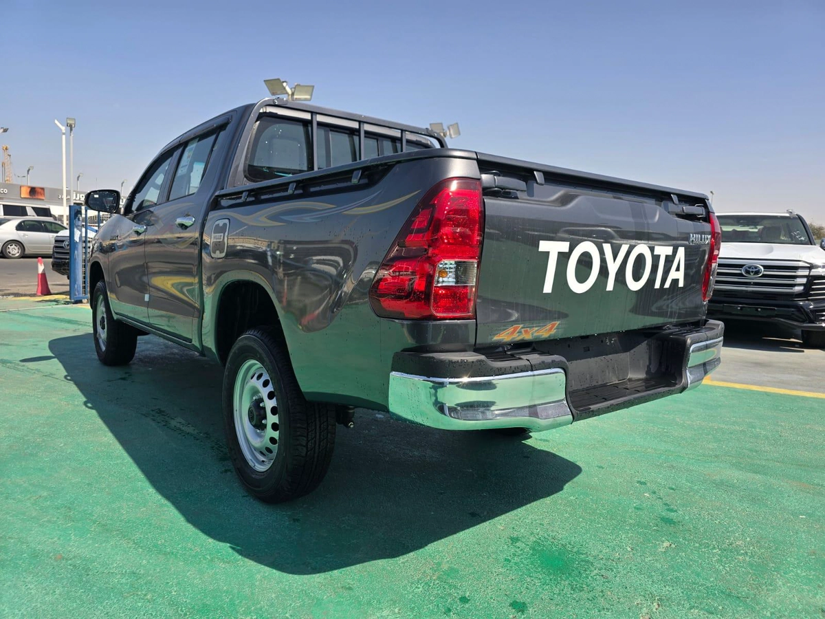 Toyota Hilux 2.4L Diesel Double Cab 2026 – Basic Option-6-6