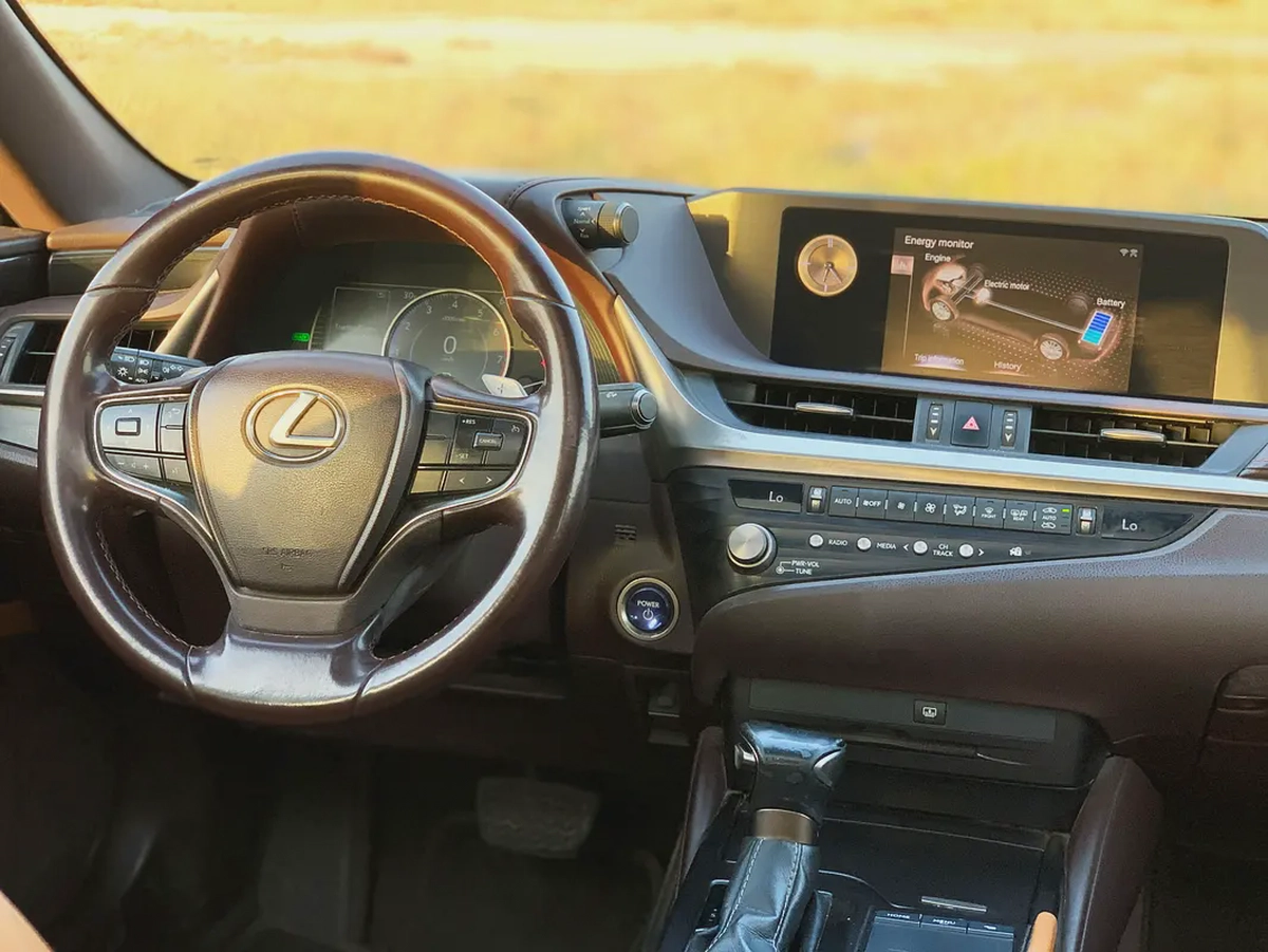ES 300h 2021 model - GCC Specs - 2.5L 4-Cyl engine-6-6