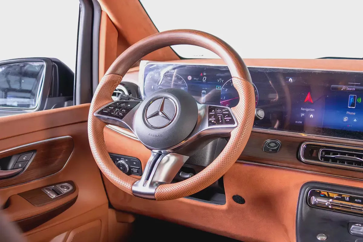 Brand New Mercedes Benz V300-GCC-VIP Upgrades-Exclusive Transportation-Mercedes Warranty till 2027-10-10