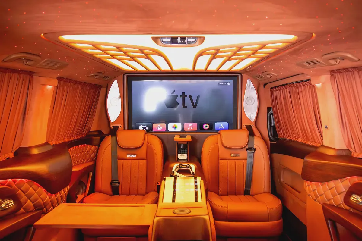 Brand New Mercedes Benz V300-GCC-VIP Upgrades-Exclusive Transportation-Mercedes Warranty till 2027-14-14
