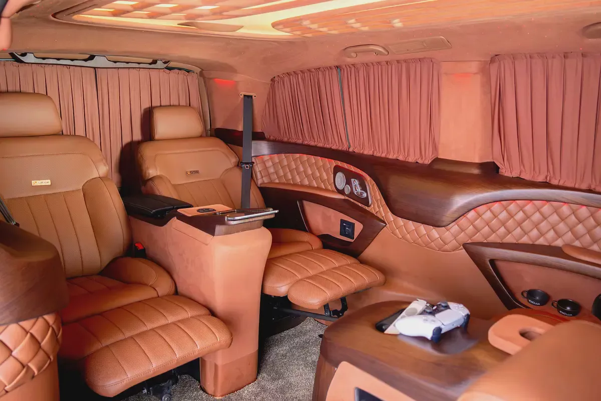 Brand New Mercedes Benz V300-GCC-VIP Upgrades-Exclusive Transportation-Mercedes Warranty till 2027-15-15
