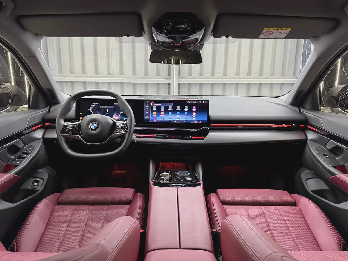BMW 5 Series 520 2025 | Full PPF | GCC | Low Mileage | AGMC Warranty 2030 | AGMC Service 2030-18-18