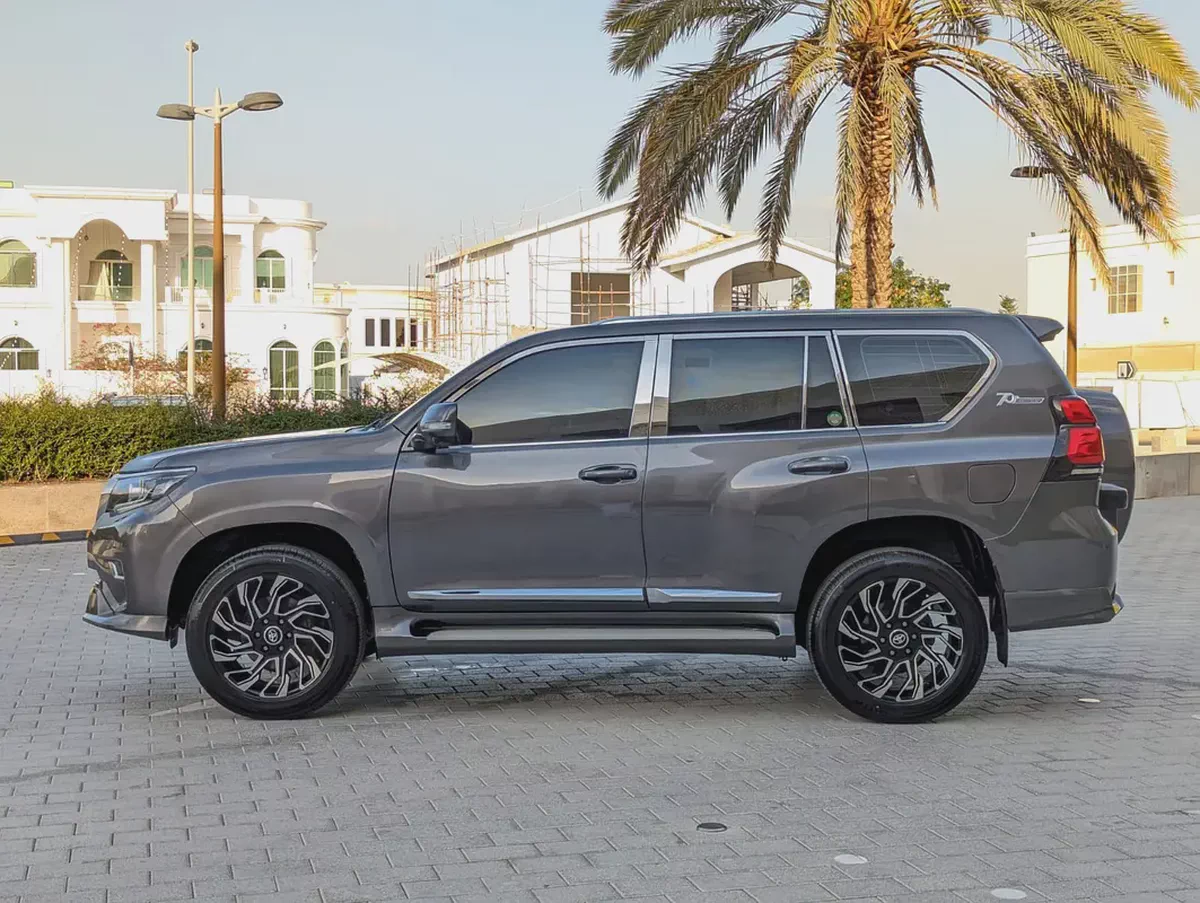 TOYOTA PRADO 2012 FACELIFTED 2023 WITH INTERIOR AND EXTERIOR V4 2.7L GCC IN EXCELLENT CONDITION-13-13