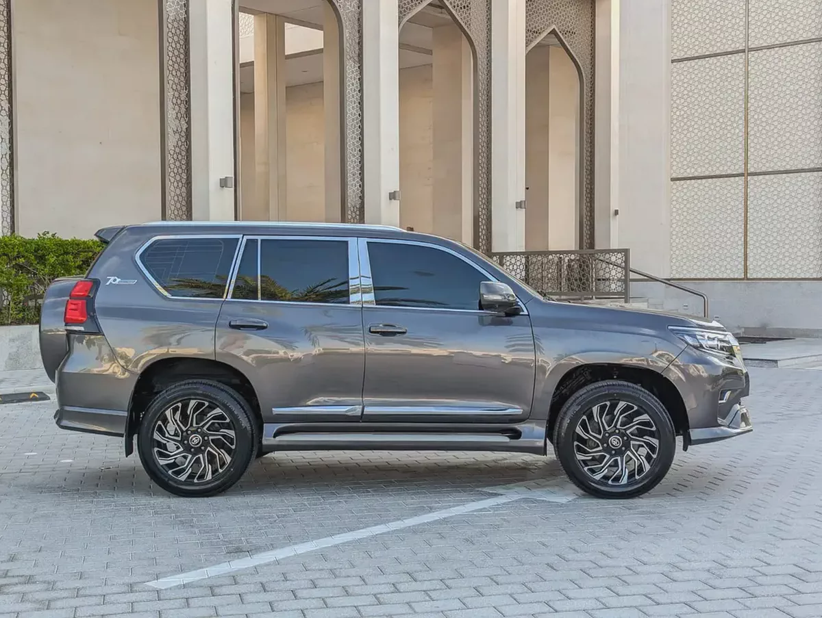 TOYOTA PRADO 2012 FACELIFTED 2023 WITH INTERIOR AND EXTERIOR V4 2.7L GCC IN EXCELLENT CONDITION-14-14