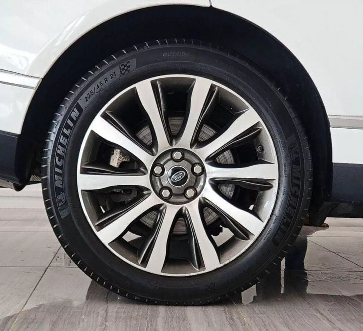 Land Rover Range Rover VOGUE SE HSE 5.0L VOGUE HSE V8 5.0L-8CYL FULL OPTION - EXCELLENT CONDITION GCC SPECIFICATION-10-0