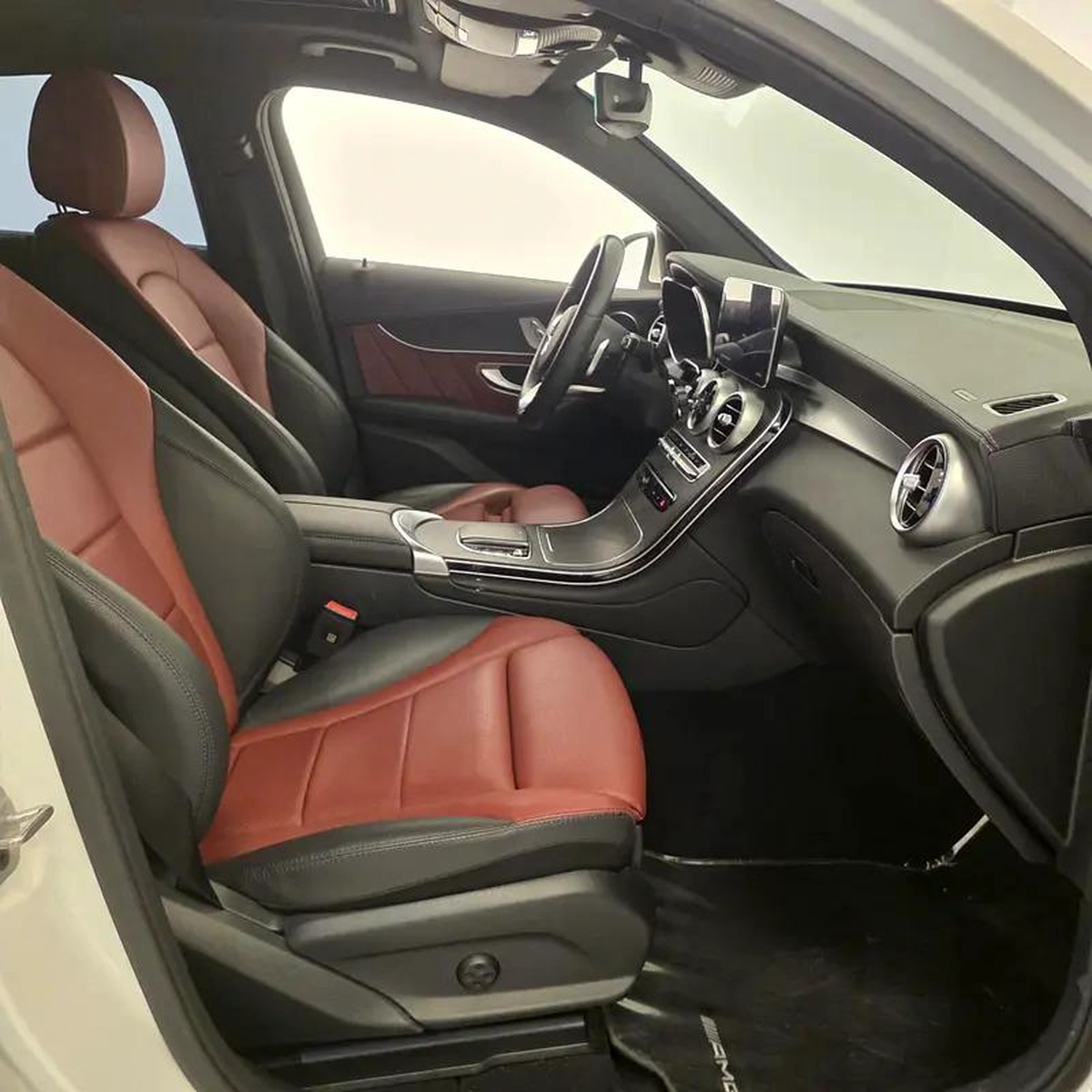 AED 2961 PM | MERCEDES GLC200 4Matic 2023 | AGENCY WARRANTY & SERVICE PACKAGE OCT 2028 | GCC-9-9