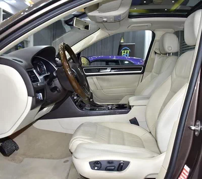 Volkswagen Touareg ( 2015 Model ) in Brown Color GCC Specs-4