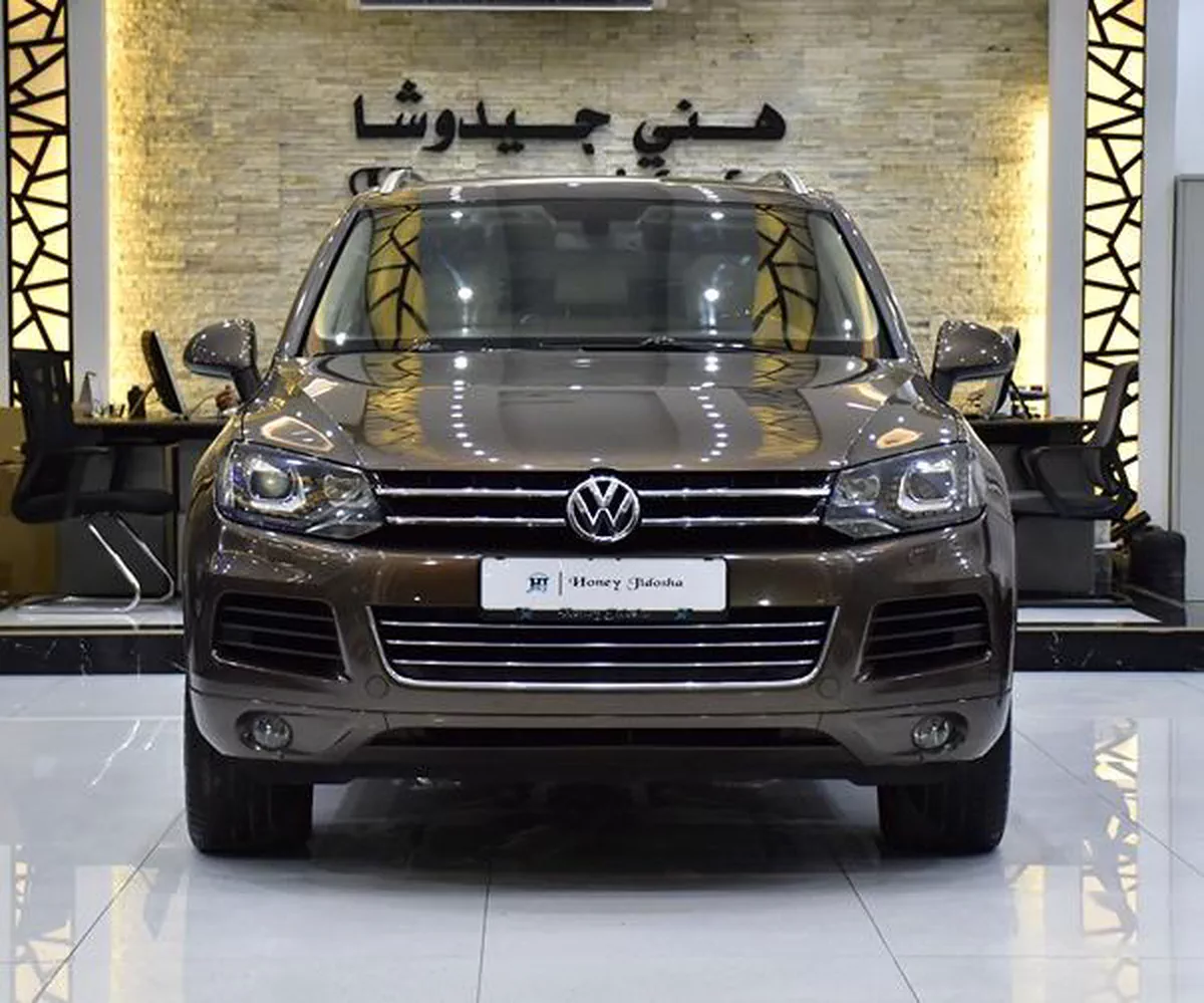 Volkswagen Touareg ( 2015 Model ) in Brown Color GCC Specs