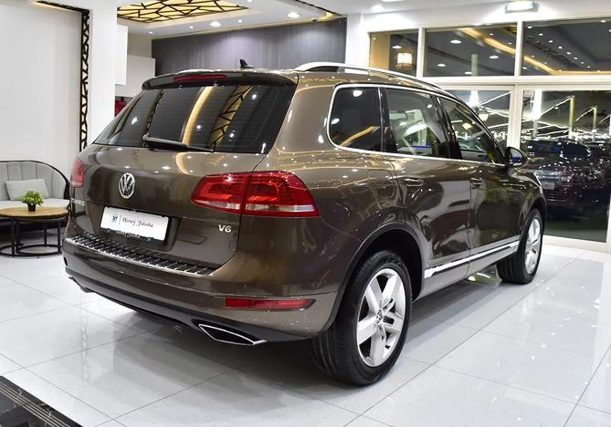 Volkswagen Touareg ( 2015 Model ) in Brown Color GCC Specs-11-11