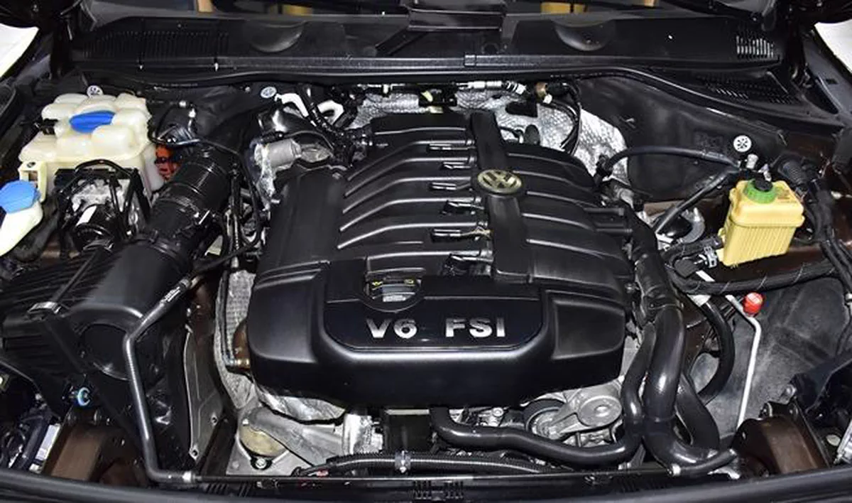 Volkswagen Touareg ( 2015 Model ) in Brown Color GCC Specs-2-2