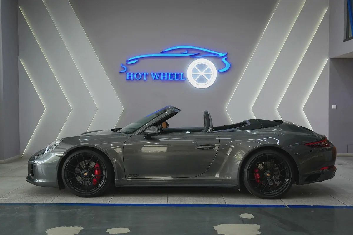 2017 - Porsche 911 Carrera GTS - with warranty for 333,000.00 AED-5-5