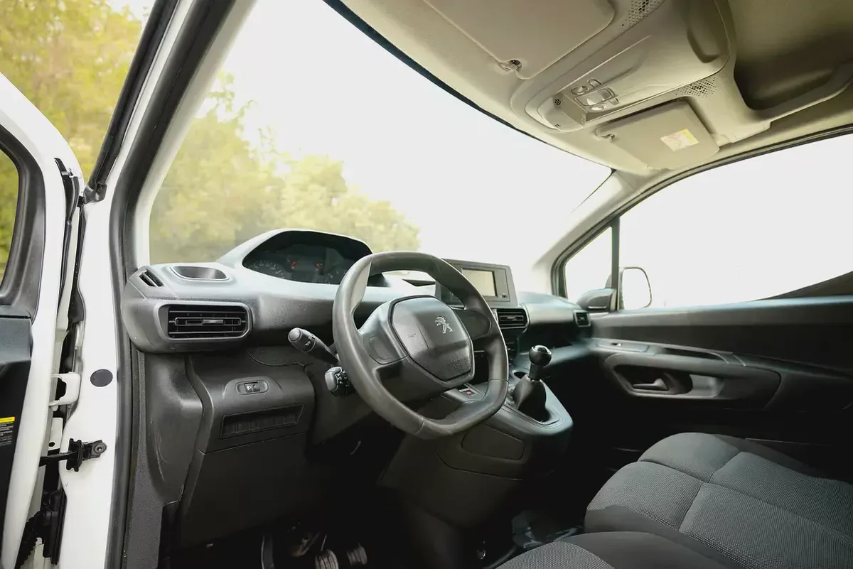 Peugeot Partner | Delivery Van | Petrol | GCC Specs | Ref#P26612-9-9