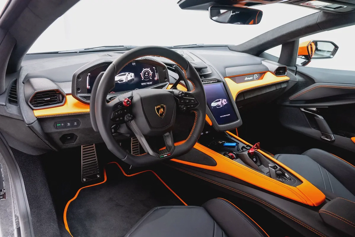 2024 LAMBORGHINI REVUELTO WITH 2 YEARS WARRANTY