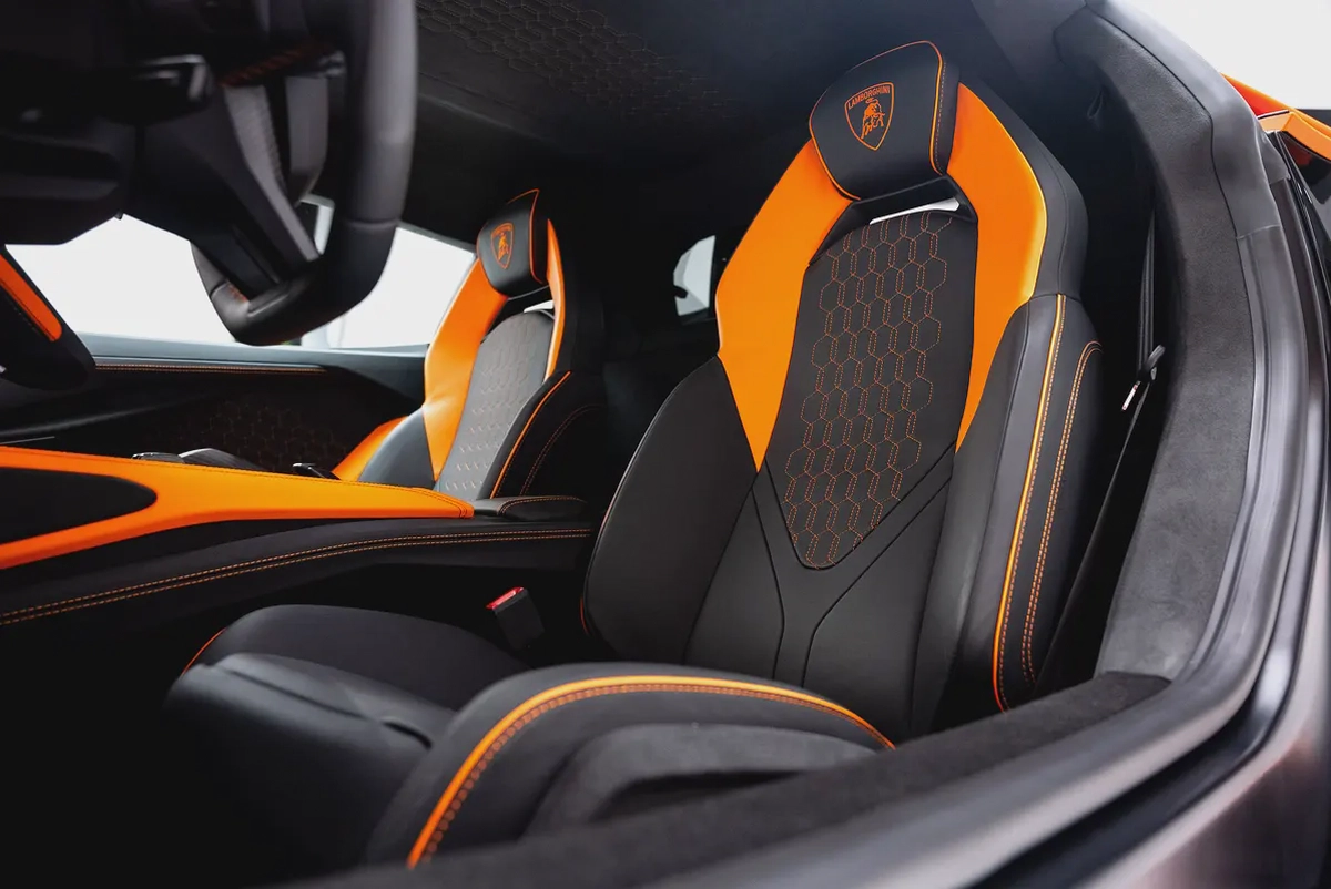 2024 LAMBORGHINI REVUELTO WITH 2 YEARS WARRANTY