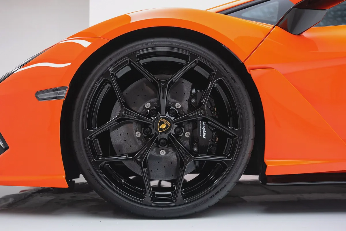 2024 LAMBORGHINI REVUELTO WITH 2 YEARS WARRANTY