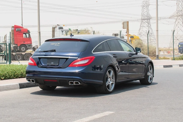 2013 - BENZ CLS63 SHOOTING BRAKE - BRAND NEW CONDITION - ONLY 31,000 KM