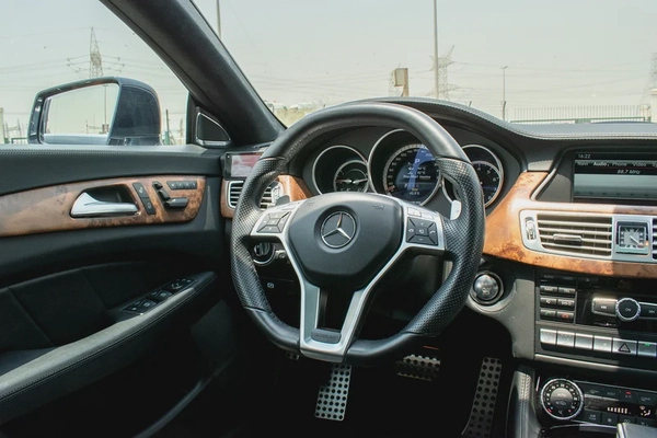 2013 - BENZ CLS63 SHOOTING BRAKE - BRAND NEW CONDITION - ONLY 31,000 KM