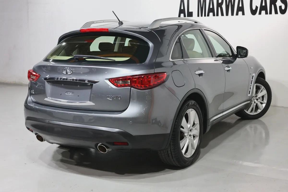 Pristine 2020 Infiniti QX70 Luxury | GCC Specs | Low Mileage-3-3