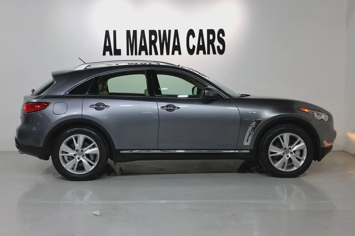 Pristine 2020 Infiniti QX70 Luxury | GCC Specs | Low Mileage-6-6