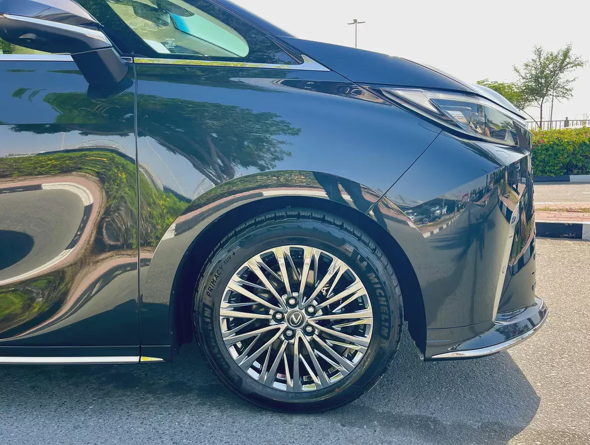 Lexus LM 350h Takumi 2025 European Specs-7-7