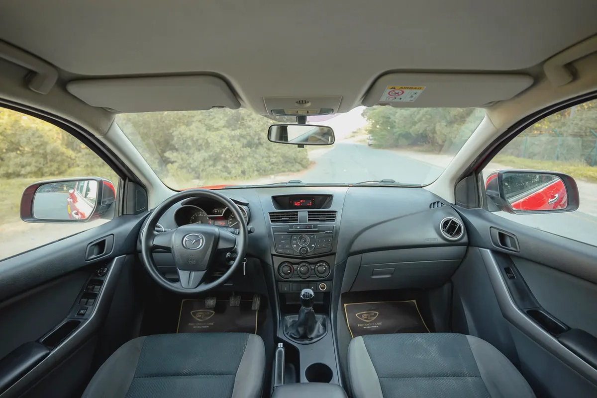 Mazda BT-50 | Double Cabin 4X2 | Manual | GCC Specs | Ref#M99655-7-7