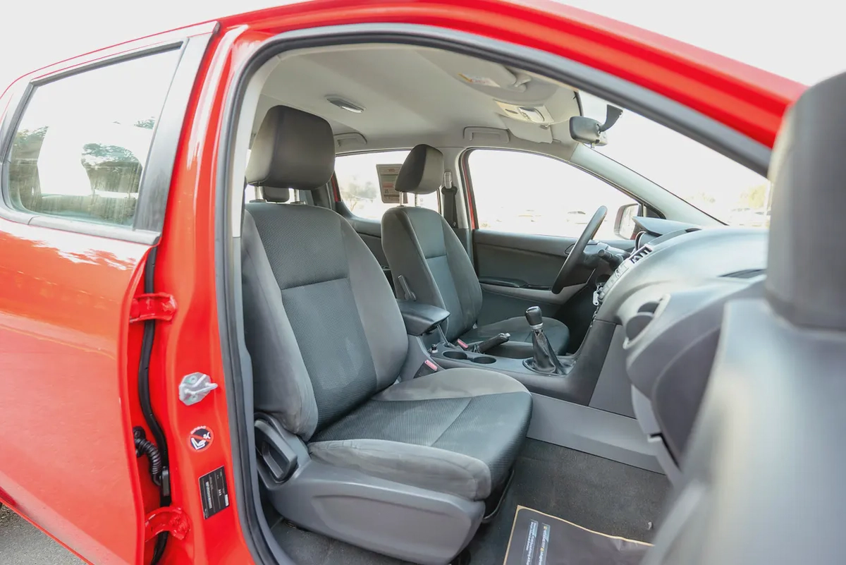 Mazda BT-50 | Double Cabin 4X2 | Manual | GCC Specs | Ref#M99655-10-10
