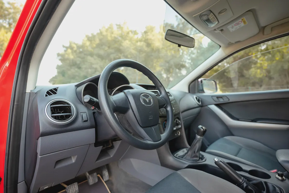 Mazda BT-50 | Double Cabin 4X2 | Manual | GCC Specs | Ref#M99655-13-13