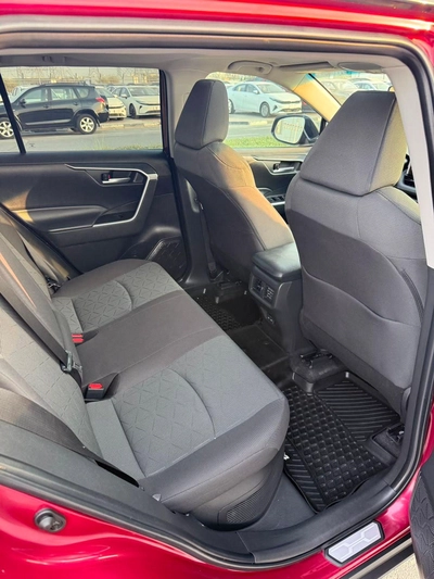 Toyota RAV4 XLE HEV Hybrid-14