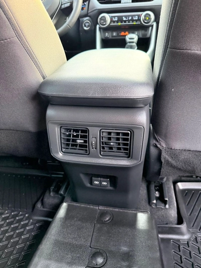 Toyota RAV4 XLE HEV Hybrid-17