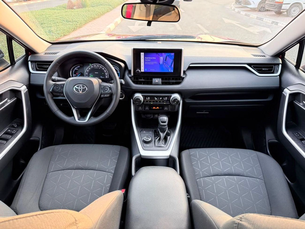 Toyota RAV4 XLE HEV Hybrid-4-0