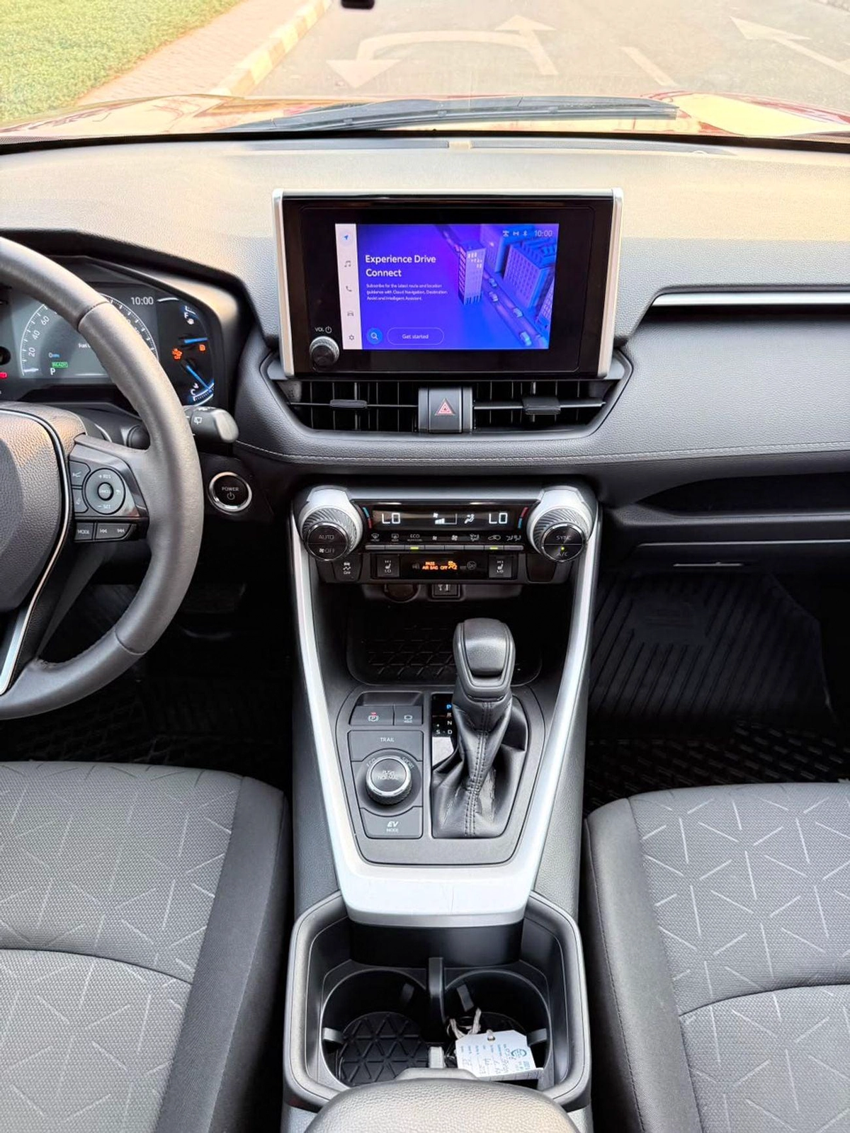 Toyota RAV4 XLE HEV Hybrid-7-0