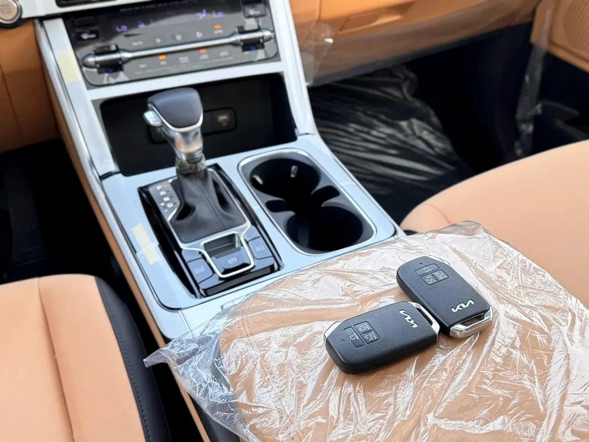 KIA CARNIVAL / GCC SPECS / BRAND NEW / 3 YEARS WARRANTY-3-3