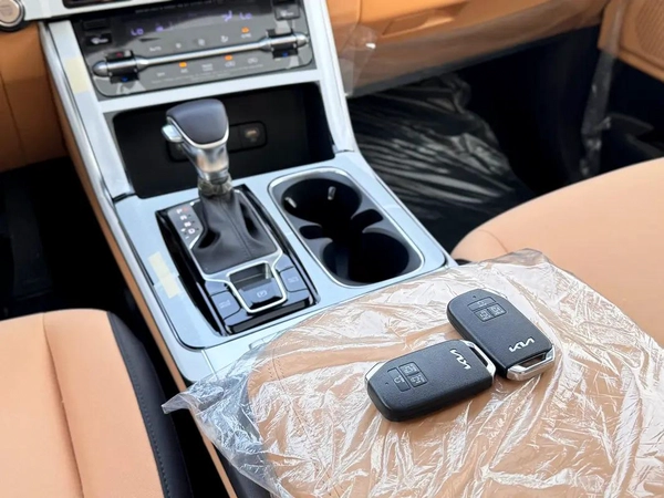 KIA CARNIVAL / GCC SPECS / BRAND NEW / 3 YEARS WARRANTY
