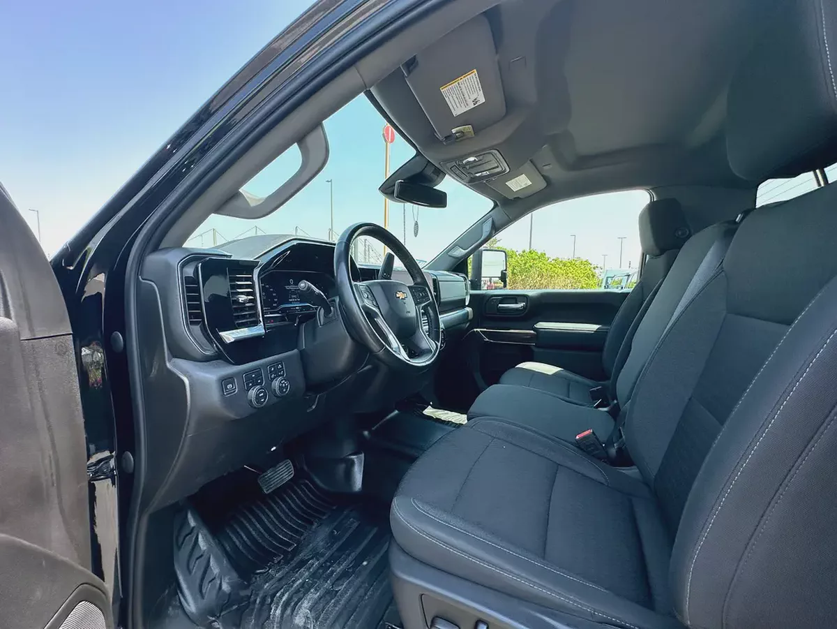 2024 Chevrolet Silverado 2500 HD LT-8-8