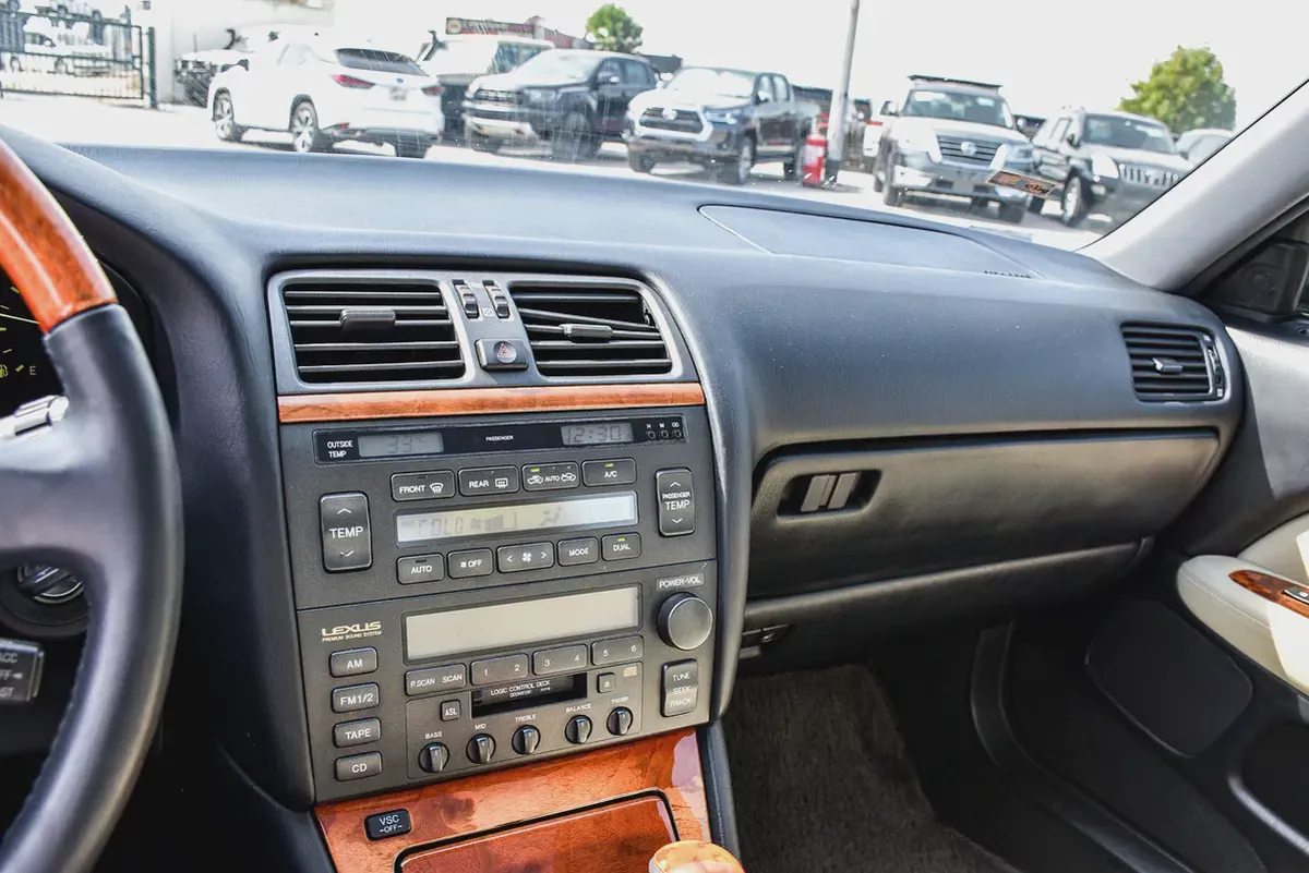 1998 - LEXUS LS400 - SUPER CLEAN  - ONLY 89,000 KM-12-12