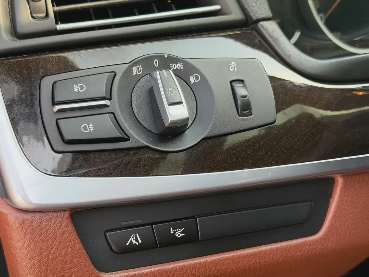 Original Paint | 2015 BMW 5-Series 528i GCC Specs-16-16