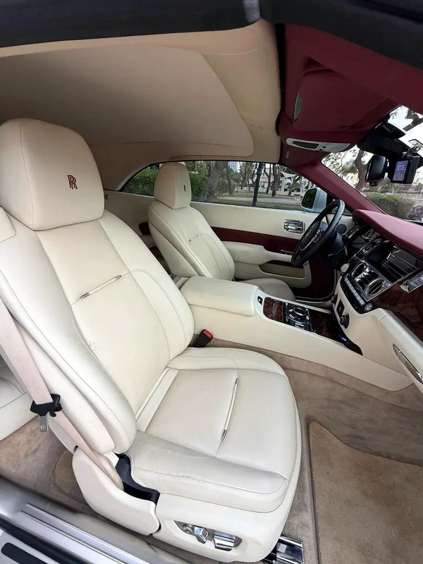 Rolls-Royce Dawn 2018 - Korean Specs - Pristine Condition