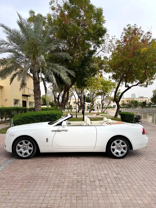 Rolls-Royce Dawn 2018 - Korean Specs - Pristine Condition