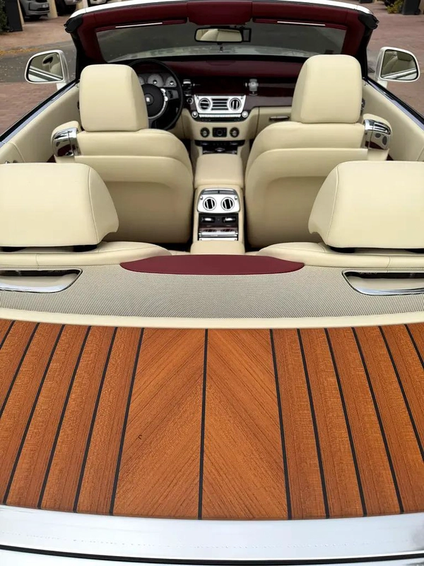 Rolls-Royce Dawn 2018 - Korean Specs - Pristine Condition