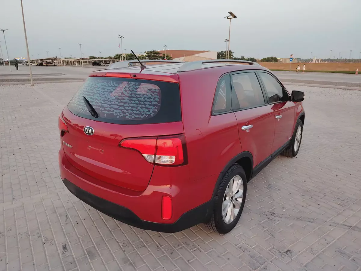 Kia Sorento 2014 GCC 4 Cylinder Immaculate Prestine Clean Condition 7 Seater SUV Perfect For Family-16-16