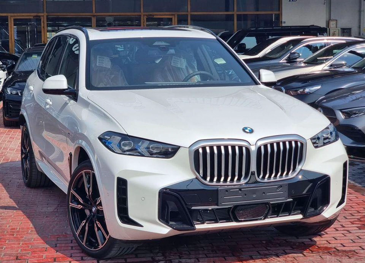 BMW X5 xDrive40i Luxury M Sport Package 3.0L xDrive 40i M Sport Under Warranty & Service 2025 GCC-10-10