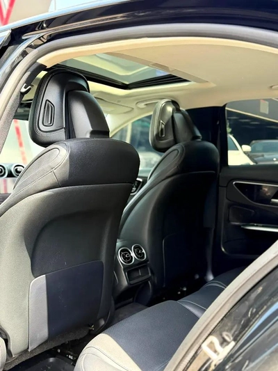 2022 Mercedes-Benz C300 - American Specs - Excellent Condition!-9