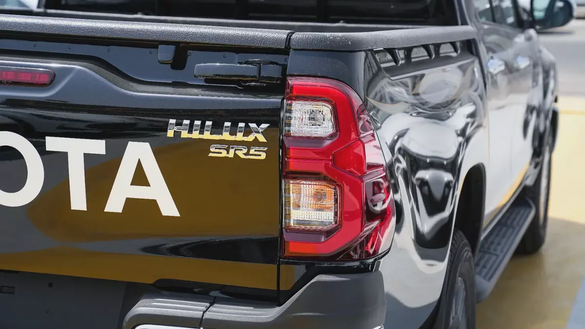 Brand New Toyota Hilux Double Cab GLX 2.7 SR5 2026 - GCC Specs-6-6