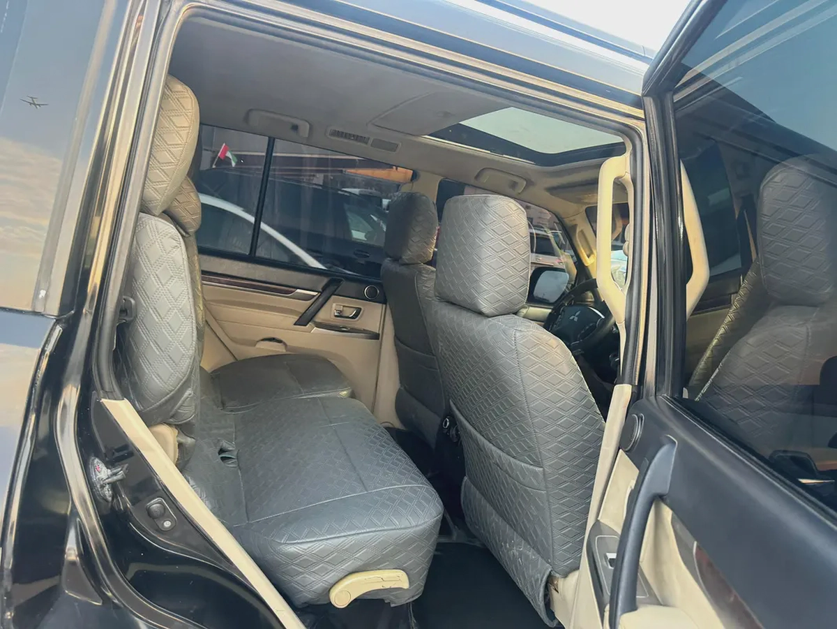 Mitsubishi Pareto 2013 fullopshin black color GCC calen car