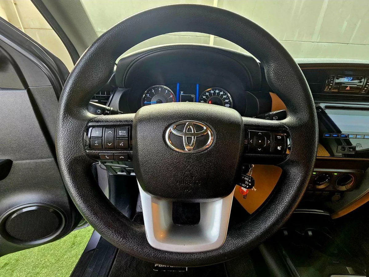 Toyota Fortuner EXR / V4 2.7L 4WD/ LOW MILEAGE/ EXCELLENT CONDITION-14-0