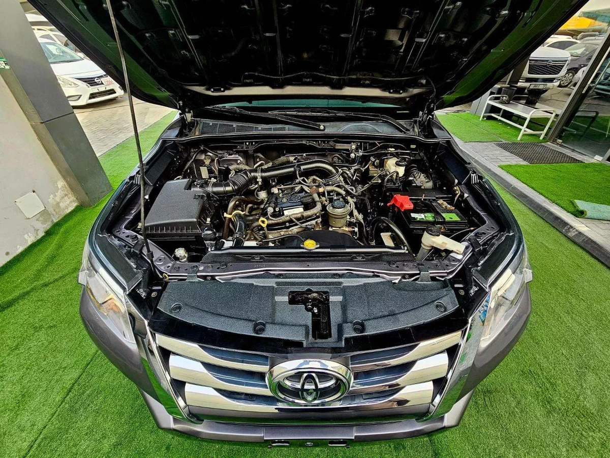 Toyota Fortuner EXR / V4 2.7L 4WD/ LOW MILEAGE/ EXCELLENT CONDITION-7-0