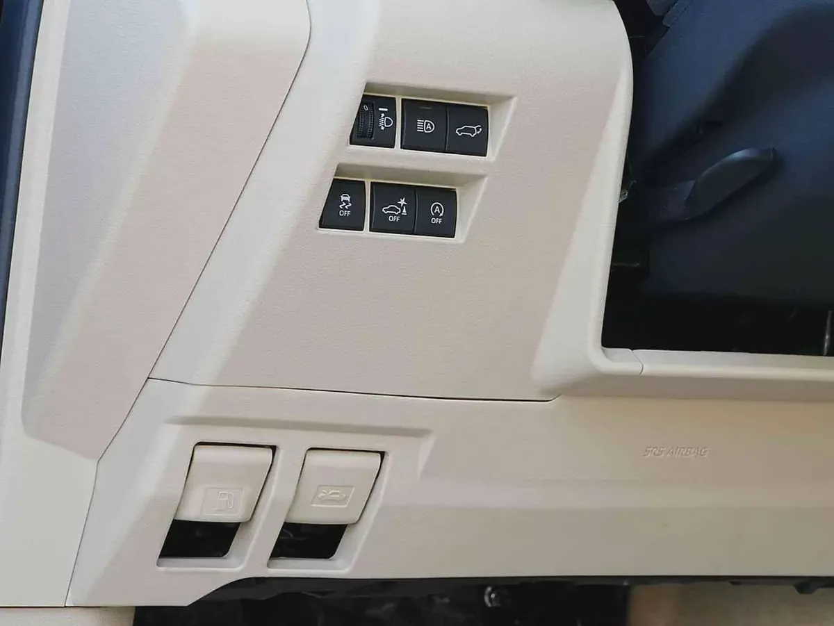 2026 TOYOTA LAND CRUISER 300 GXR 3.5L PETROL 7-SEATS GCC BRAND NEW 0KM-15-15