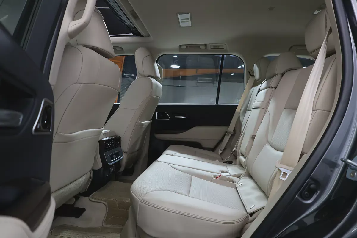 -LAND CRUISER 2026 -GXR  -5000KM -UNDER WARRANTY & SERVICE-15-15