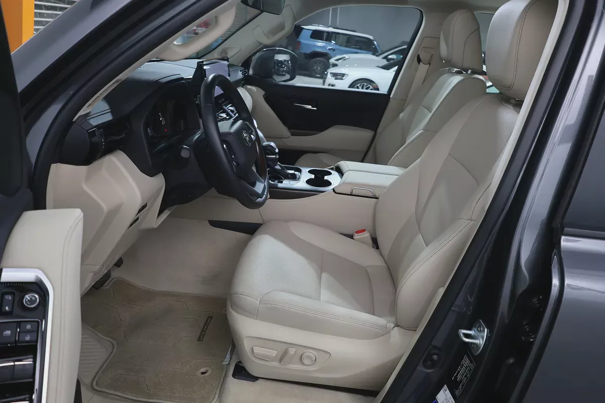 -LAND CRUISER 2026 -GXR  -5000KM -UNDER WARRANTY & SERVICE-7-7