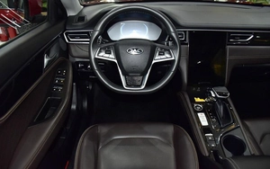 JAC J7 ( 2023 Model ) in Red Color GCC Specs